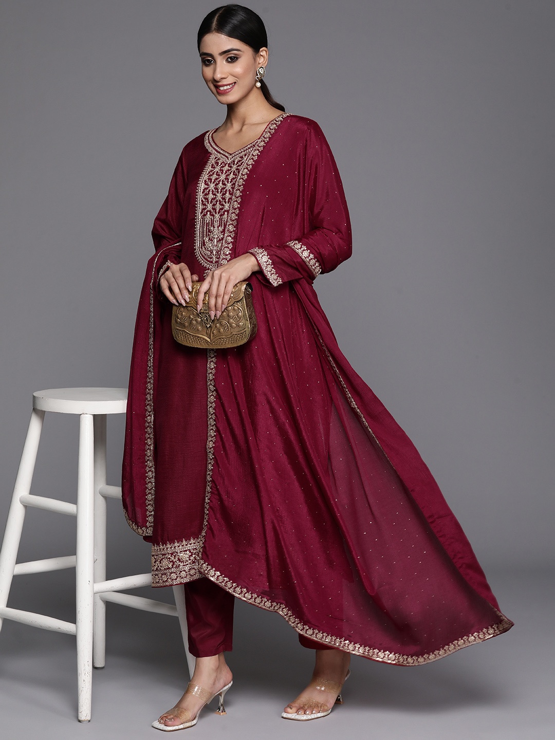 

Libas Floral Yoke Design Sweetheart Neck Zari Kurta With Trousers & Dupatta, Maroon