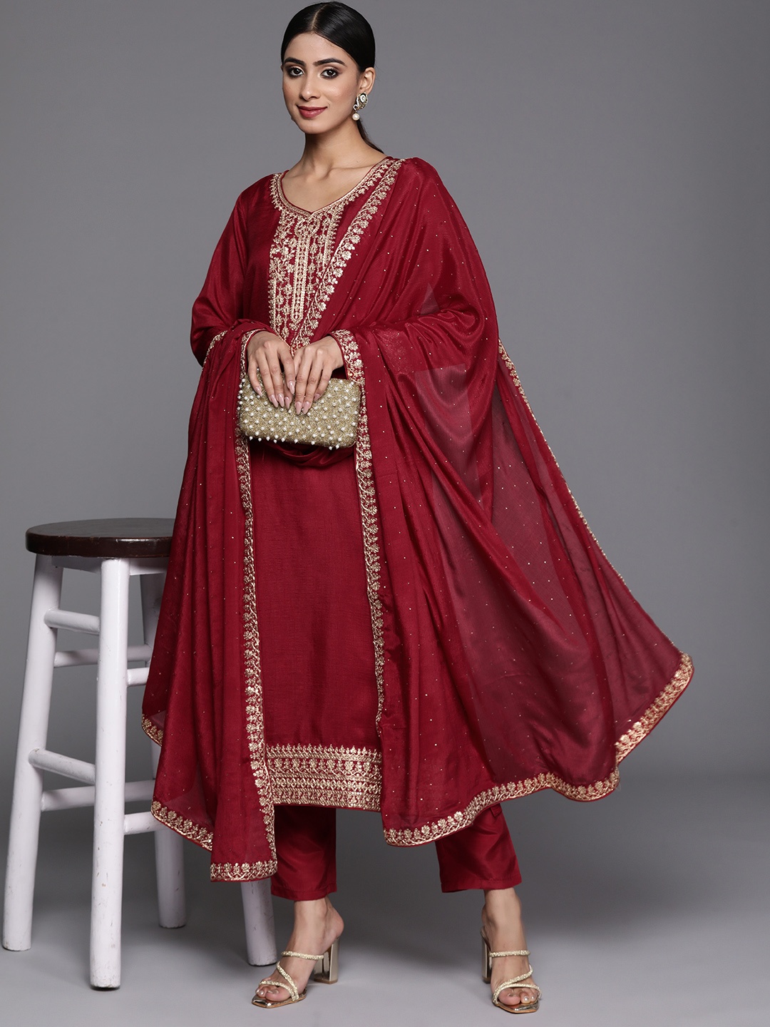 

Libas Floral Yoke Design Zari Sweetheart Neck Kurta With Trousers & Dupatta, Maroon