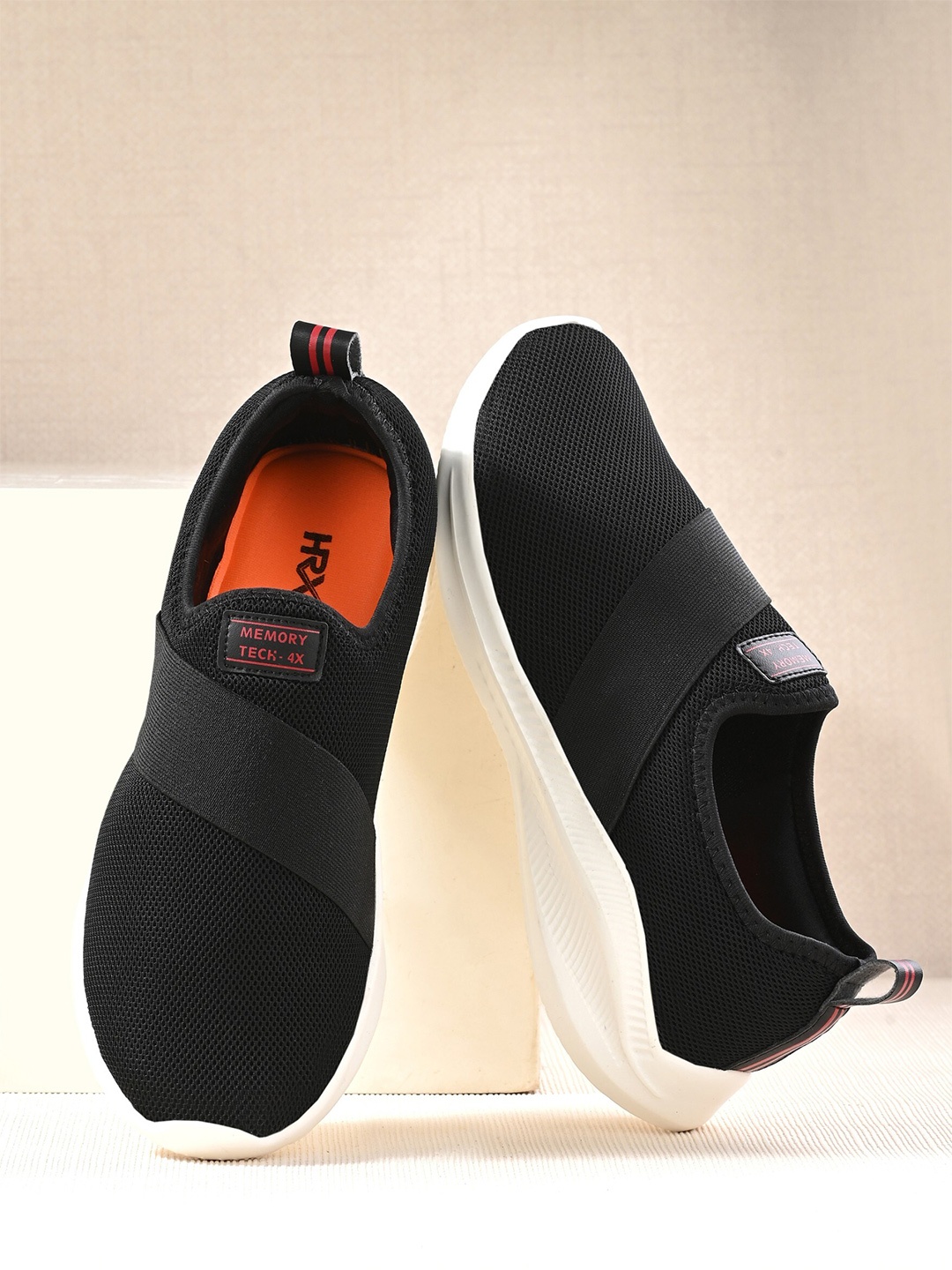 

HRX by Hrithik Roshan Men Black & White Memory Foam Mesh Non-Marking Walking Shoes
