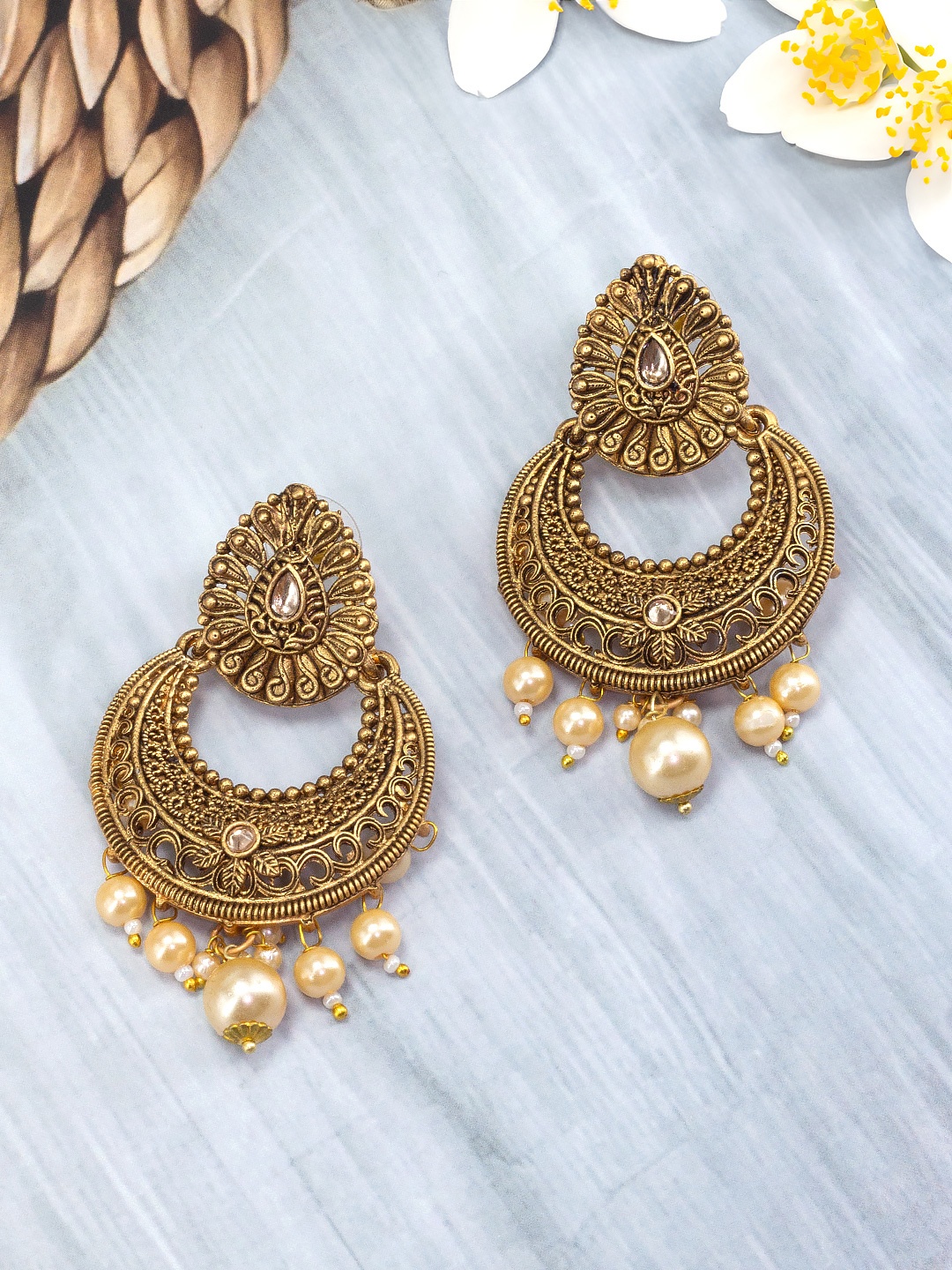 

PRIVIU Gold-Plated Crescent Shaped Beaded Chandbalis