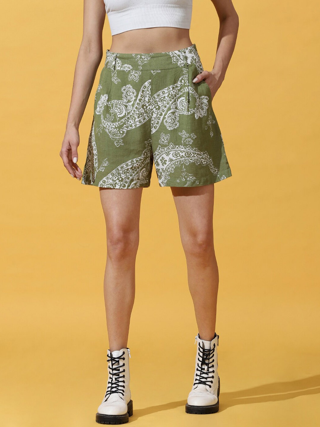 

ONLY Women Paisley Printed Shorts, Green