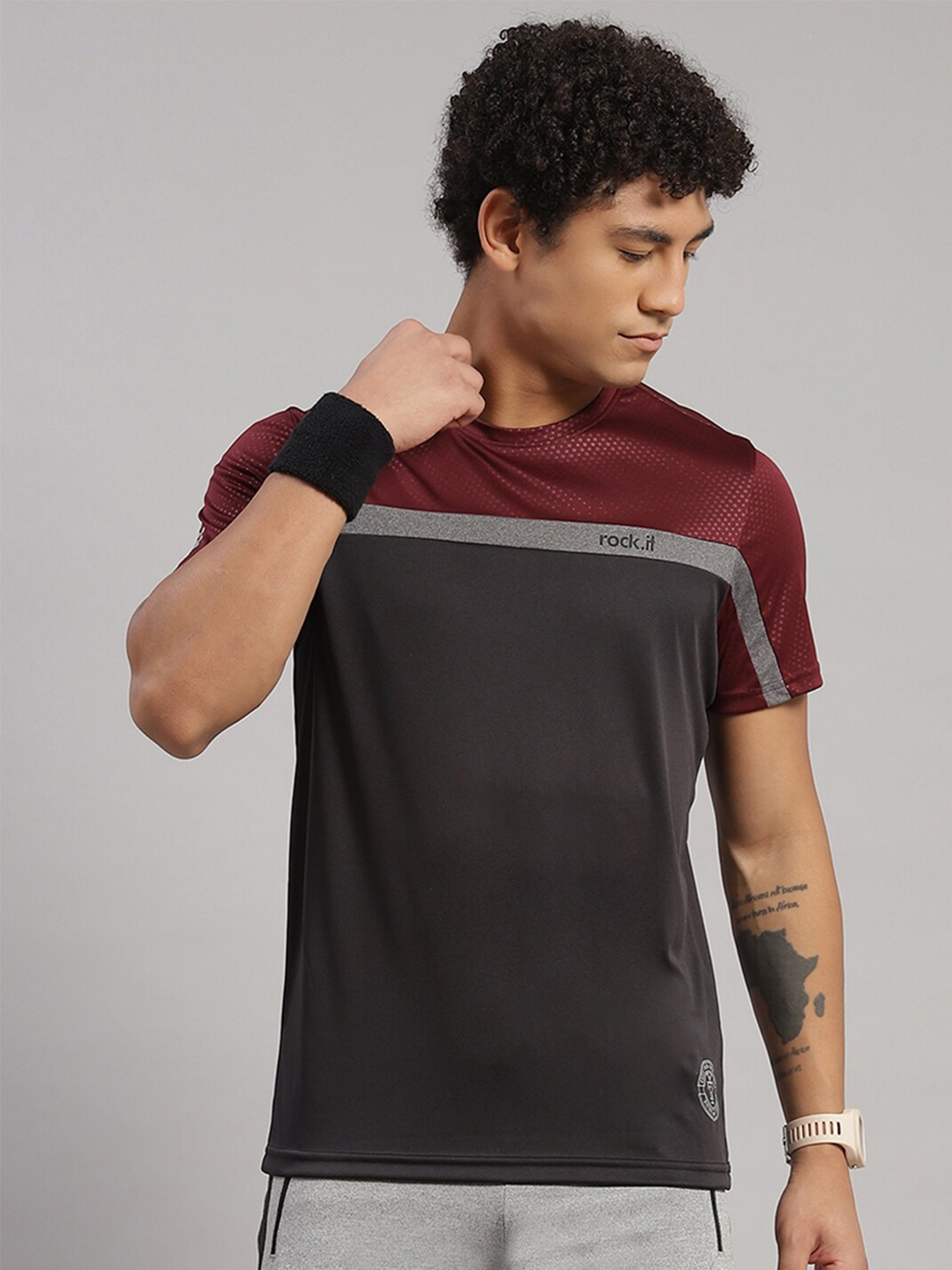 

rock.it Colourblocked Regular Fit T-shirt, Black