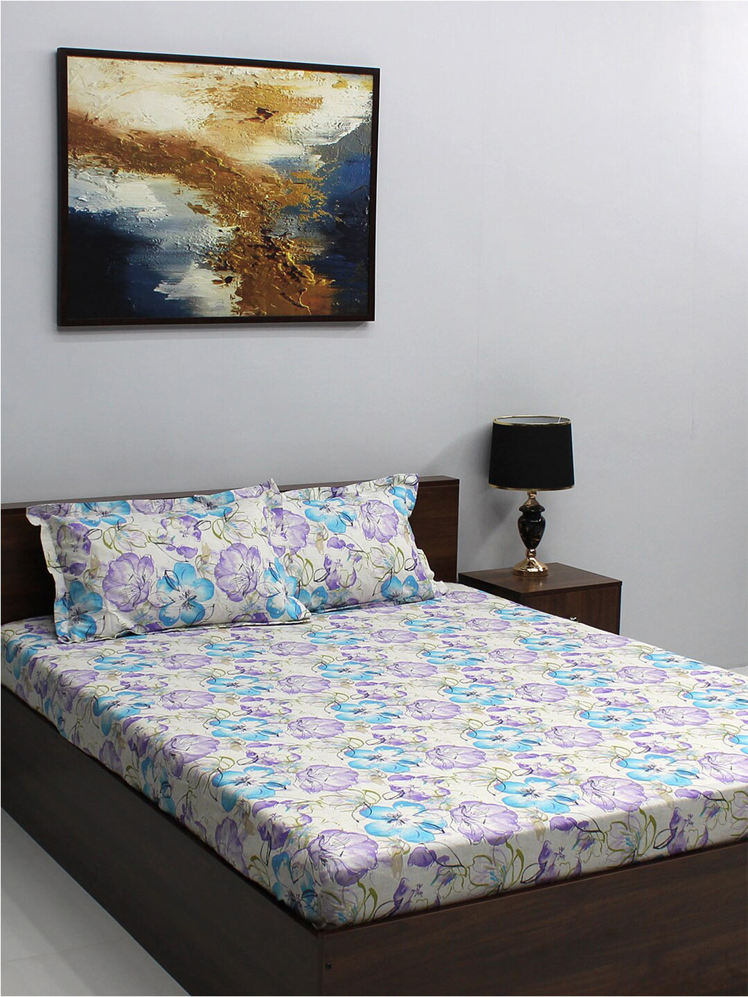 

BOMBAY DYEING Florentine White & Blue Floral 144 TC Cotton King Bedsheet & 2 Pillow Covers