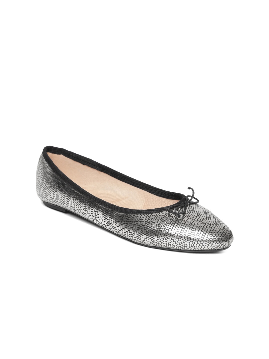 

Carlton London Women Silver-Toned Snakeskin-Textured Ballerinas