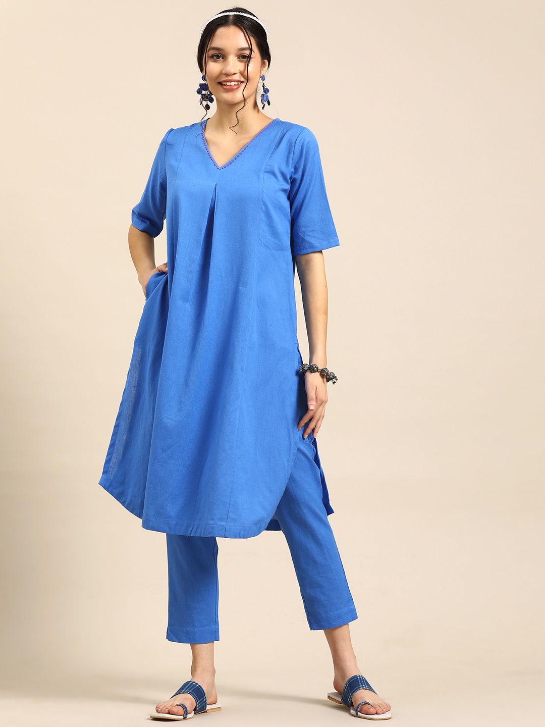 

Sangria Pleated Detail A-Line Kurta with Cropped Trousers, Blue