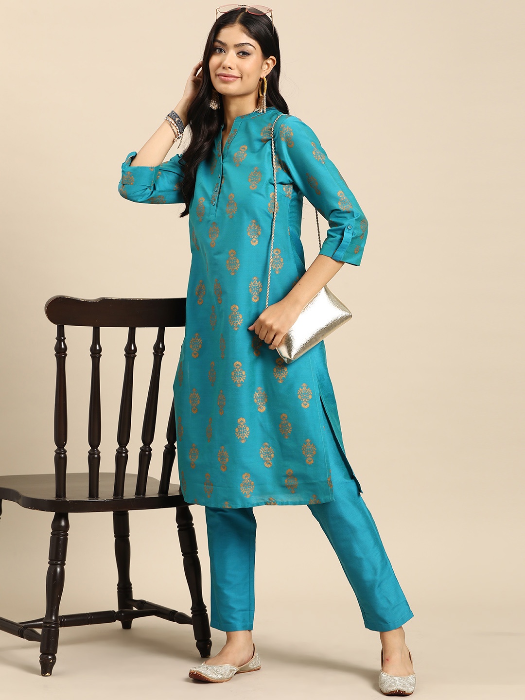 

Sangria Ethnic Motifs Printed Straight Kurta with Trousers, Blue