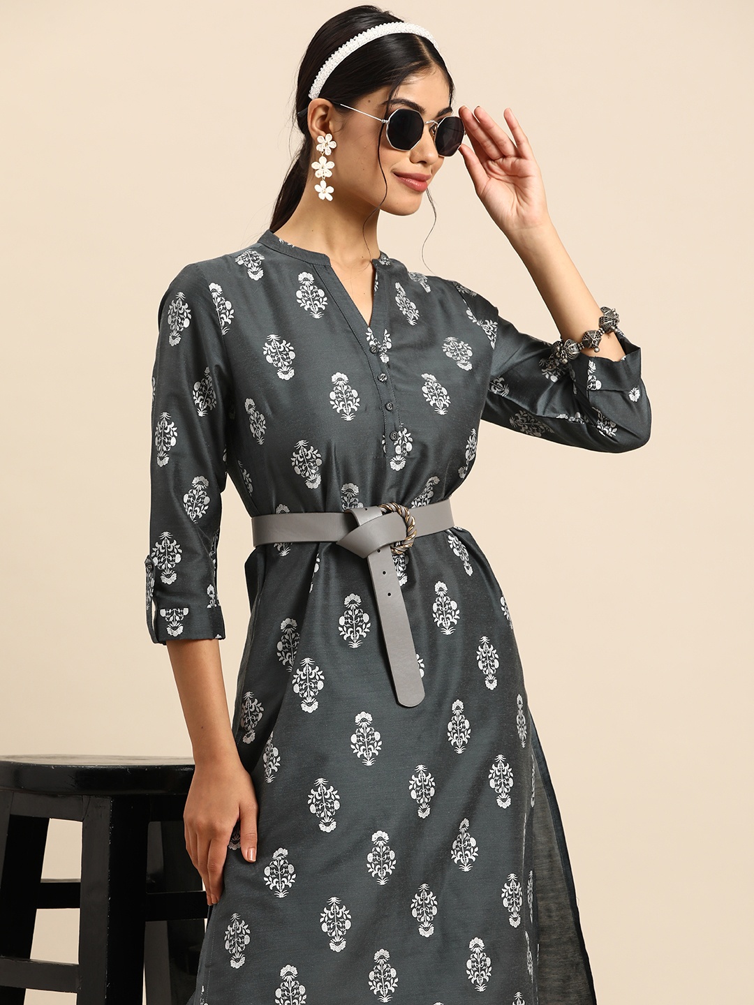 

Sangria Ethnic Motifs Printed Kurta with Trousers, Charcoal