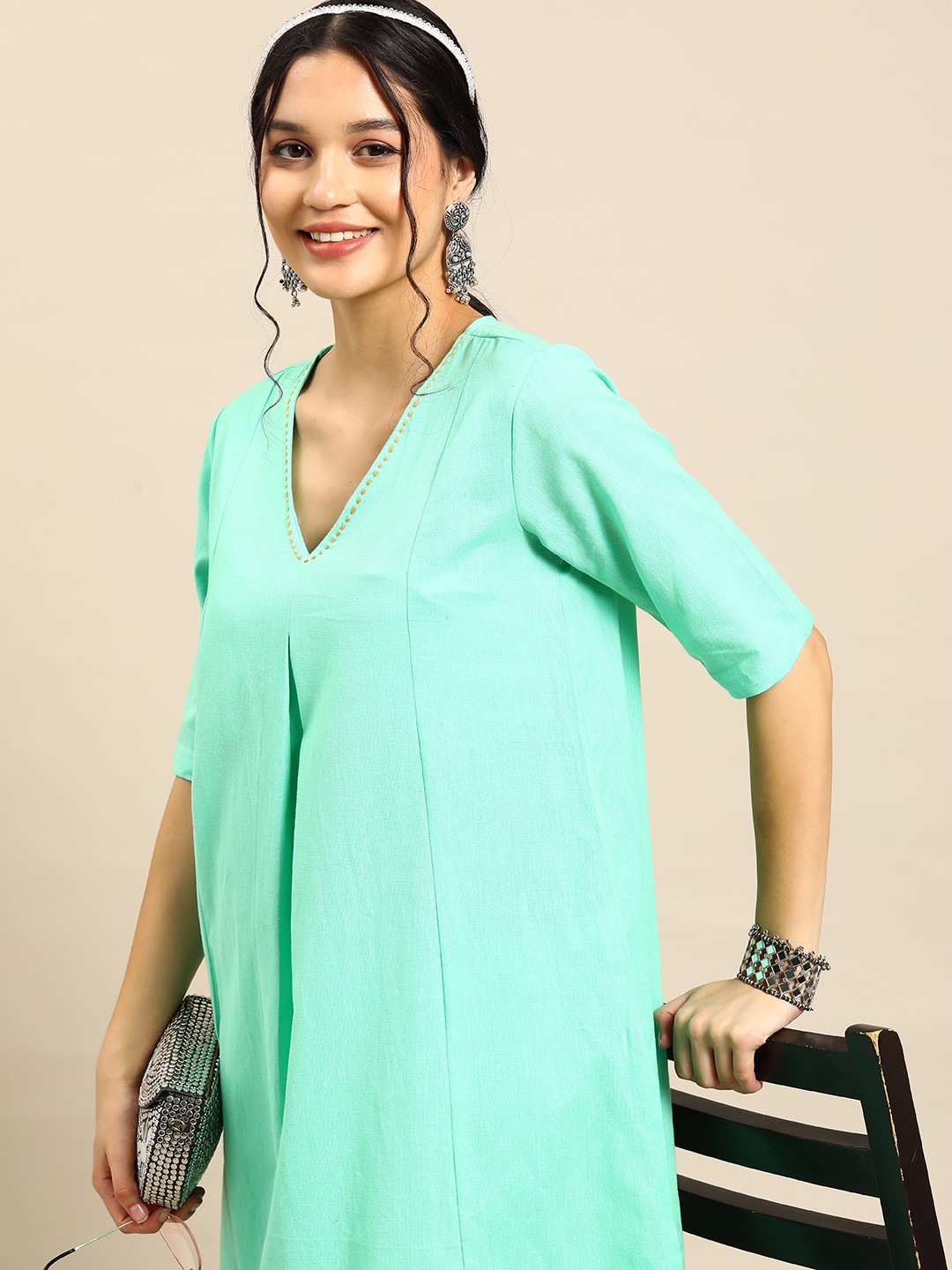 

Sangria Pleated Detail A-Line Kurta with Cropped Trousers, Turquoise blue