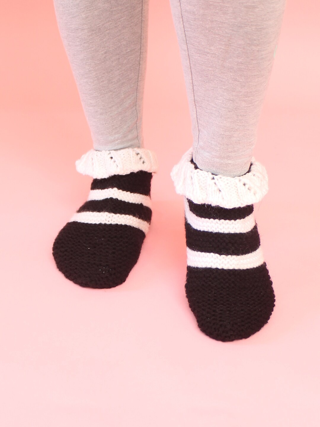 

Velvery Women Patterned Knitted Ankle-Length Socks, Brown