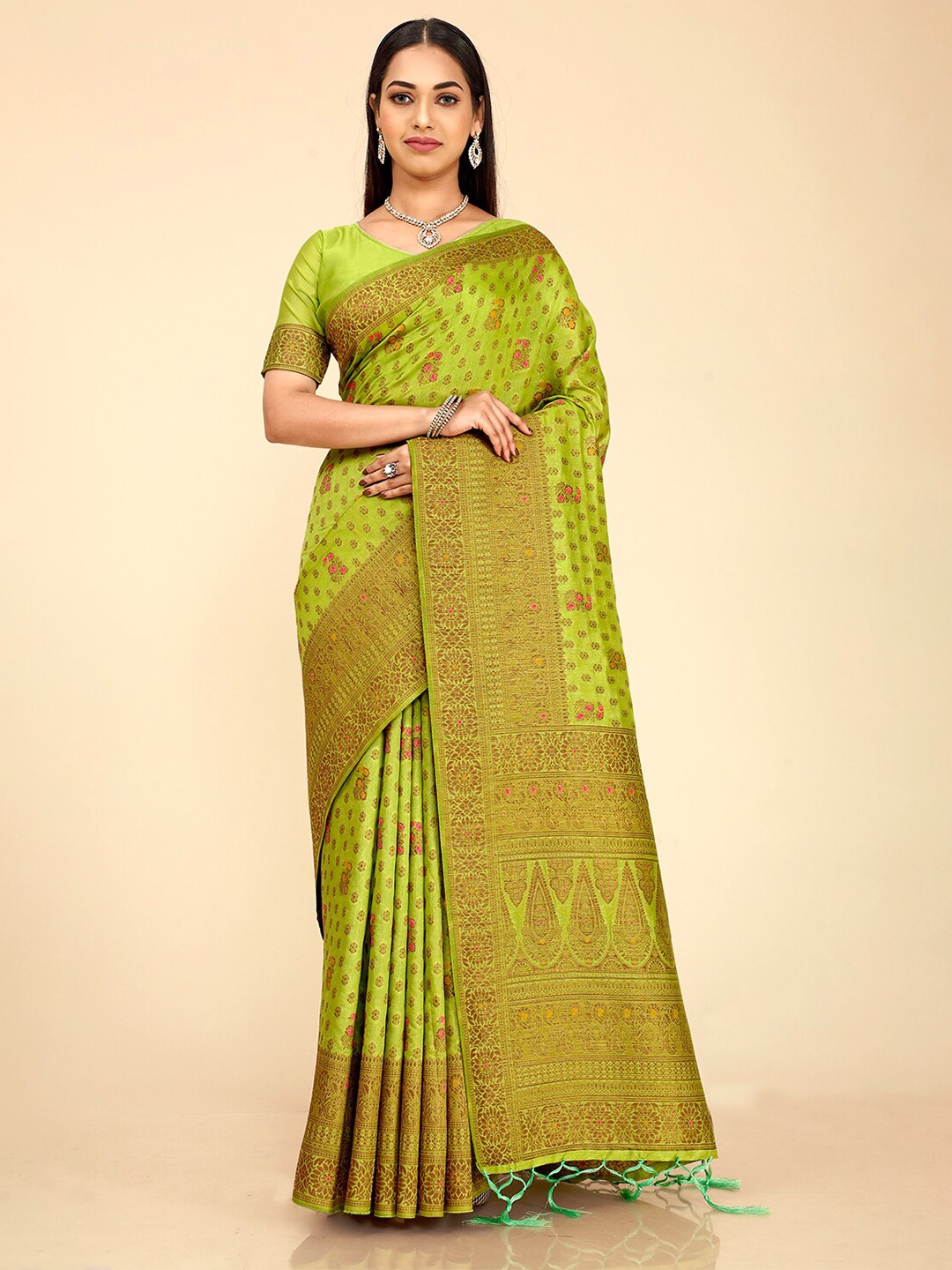 

elora Floral Zari Pure Silk Banarasi Saree With Blouse Piece, Green