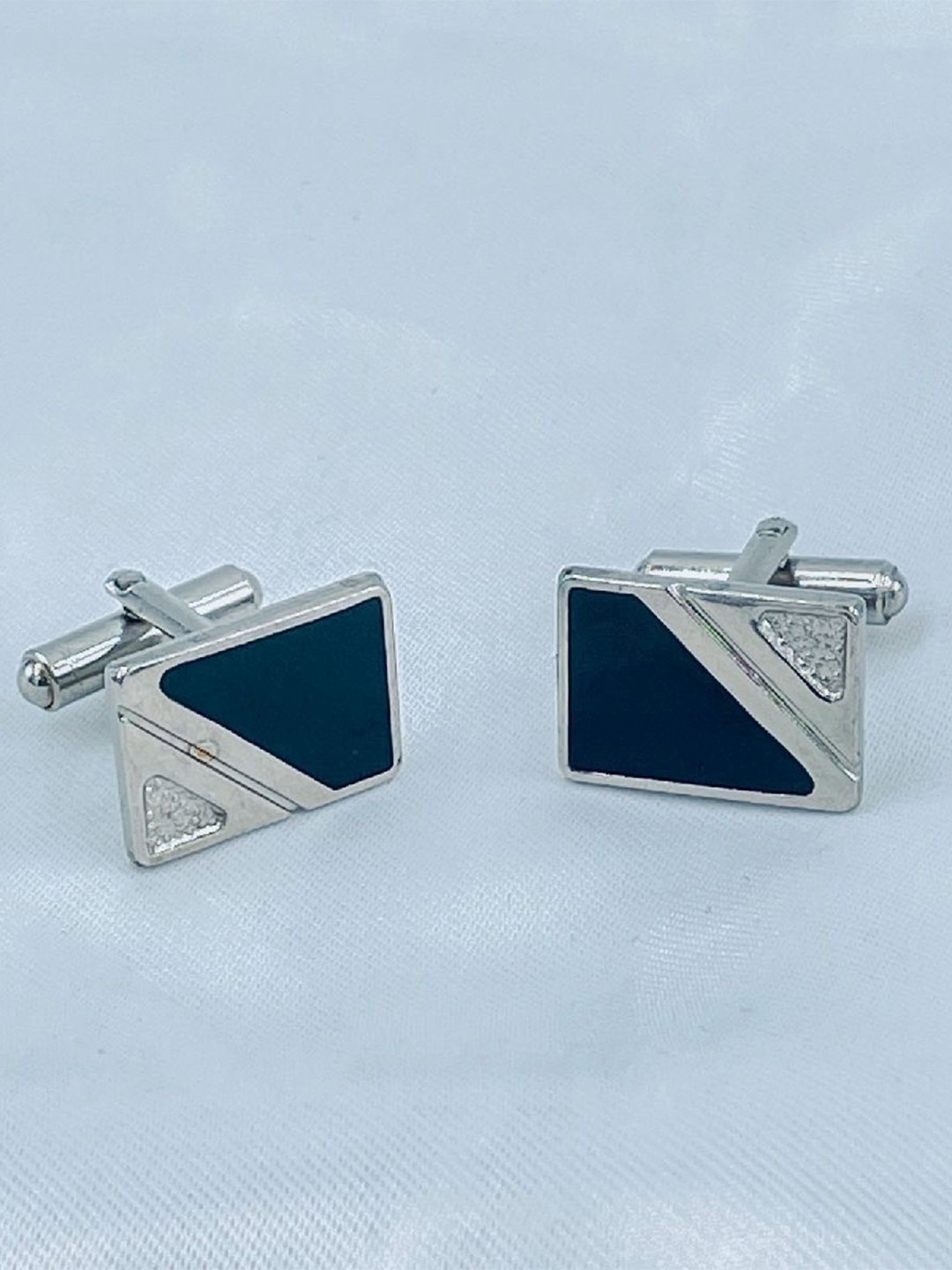 

ZIVOM Silver-Toned & Navy Blue Rectangle Textured Formal Shirt Cufflink