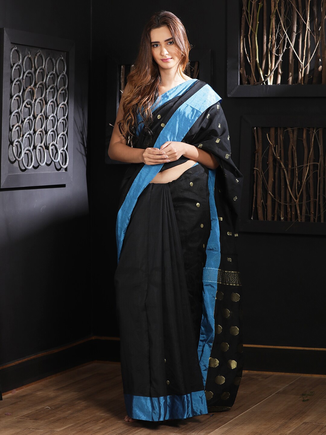 

SAJASAJO Geometric Woven Design Zari Saree, Black