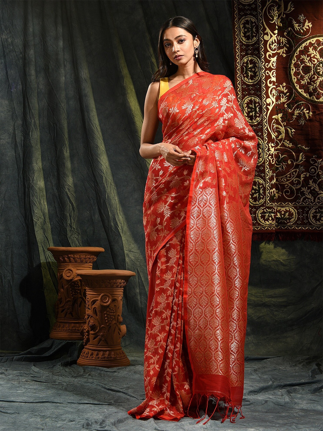 

SAJASAJO Floral Woven Design Zari Pure Linen Saree, Red