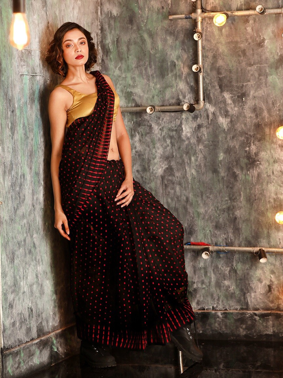 

SAJASAJO Butta Woven Design Silk Cotton Saree, Black