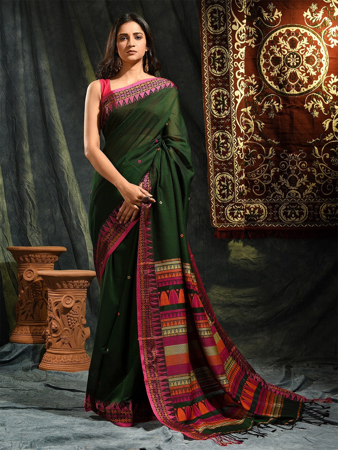 

SAJASAJO Geometric Woven Design Zari Pure Cotton Saree, Green