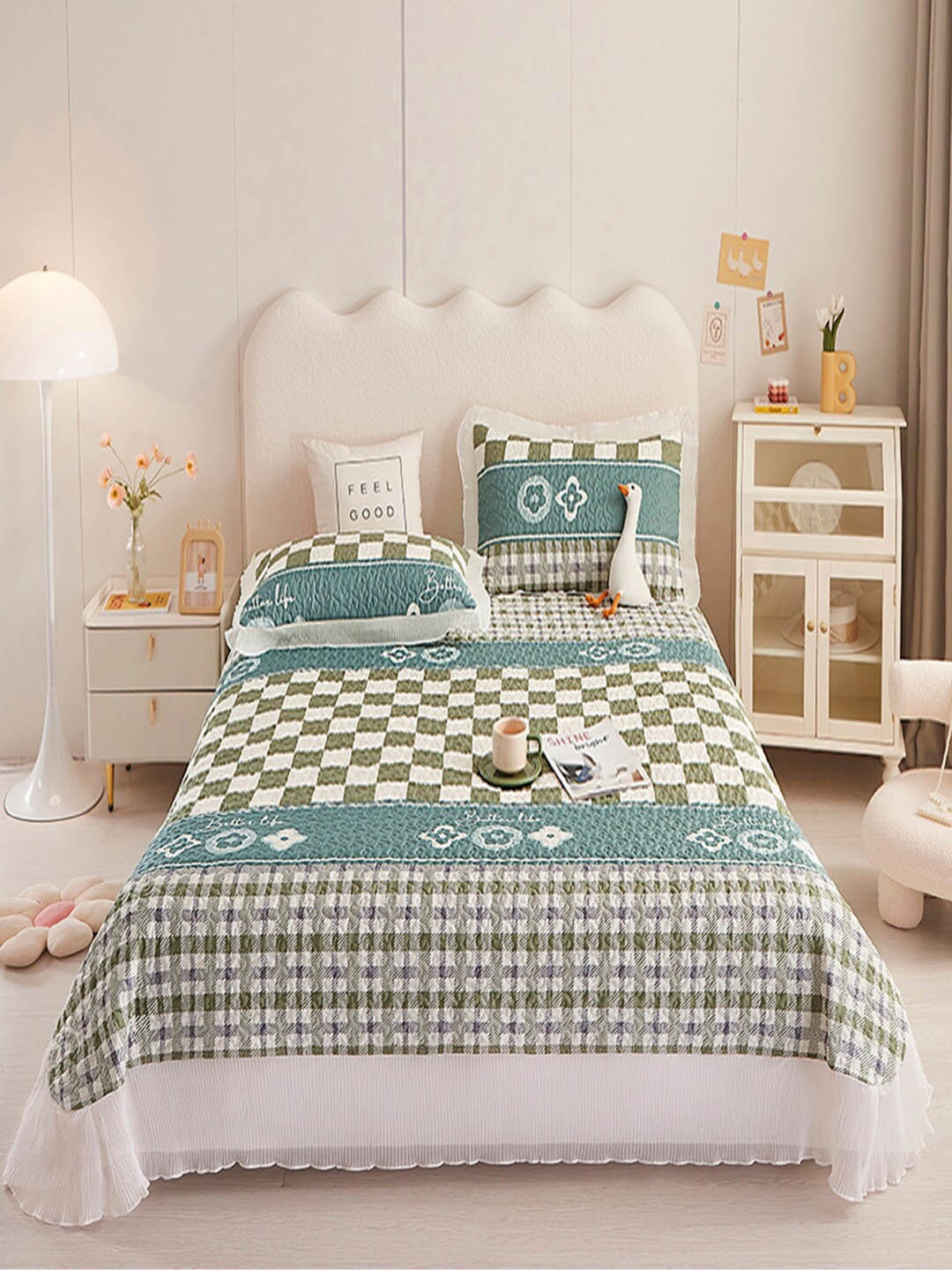 

JC Collection Green Printed Double Queen Bed Cover With 2 Pillow Covers