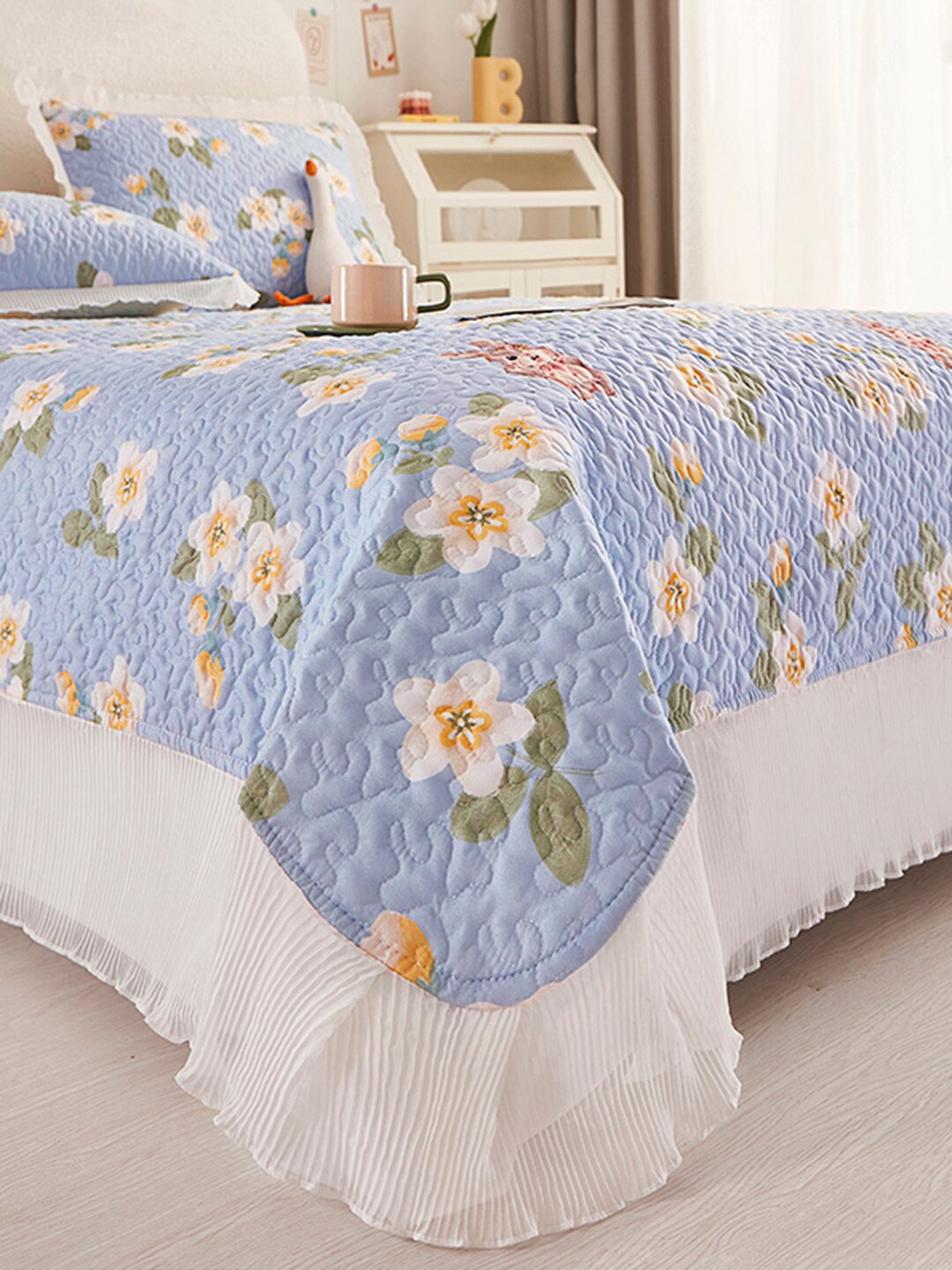 

JC HOME Blue White Floral Printed 162 TC King Bed Cover With 2 Pillow Covers