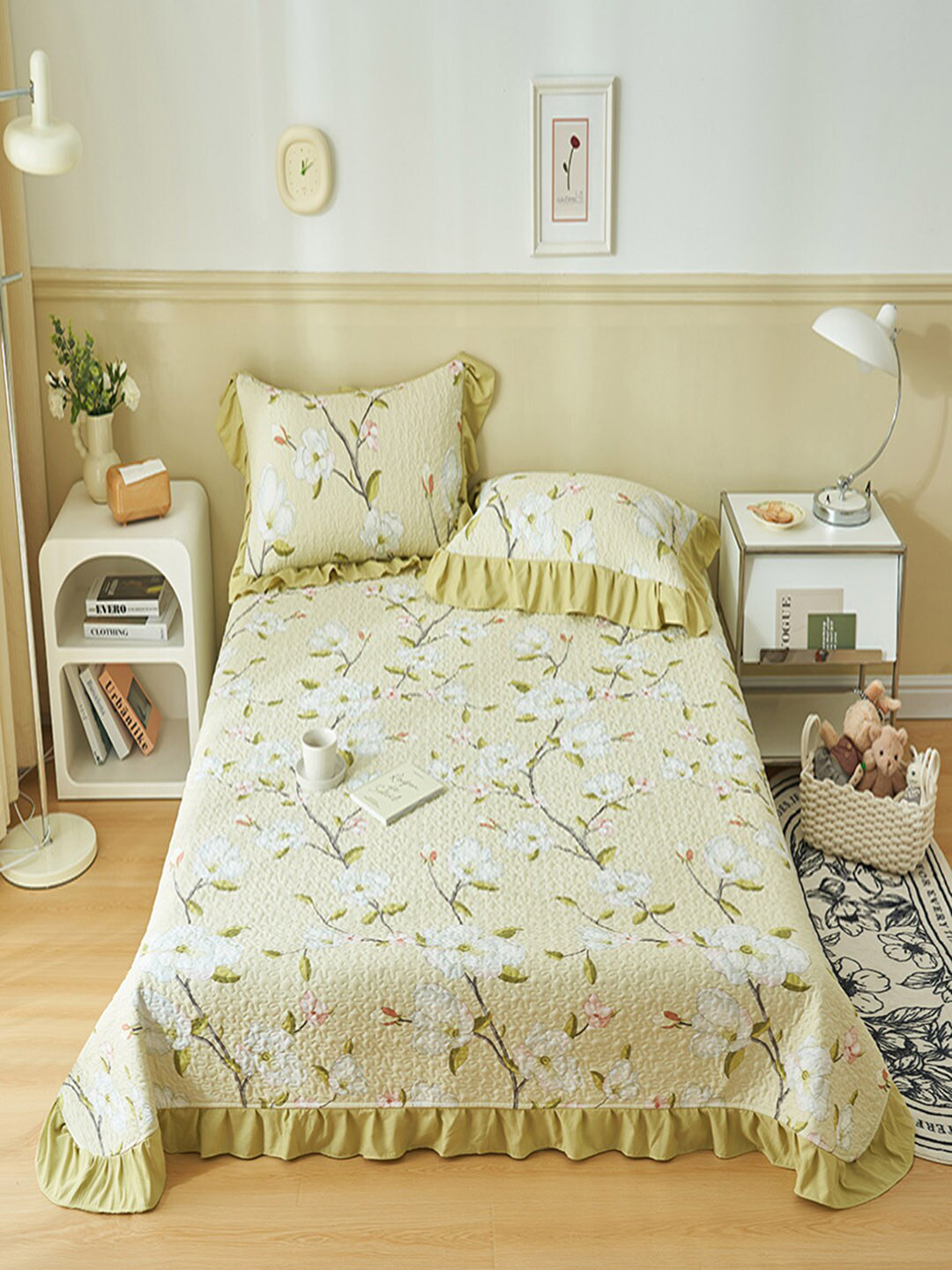 

JC Collection Yellow & Green Floral Printed 162 TC King Bed Cover With 2 Pillow Cover