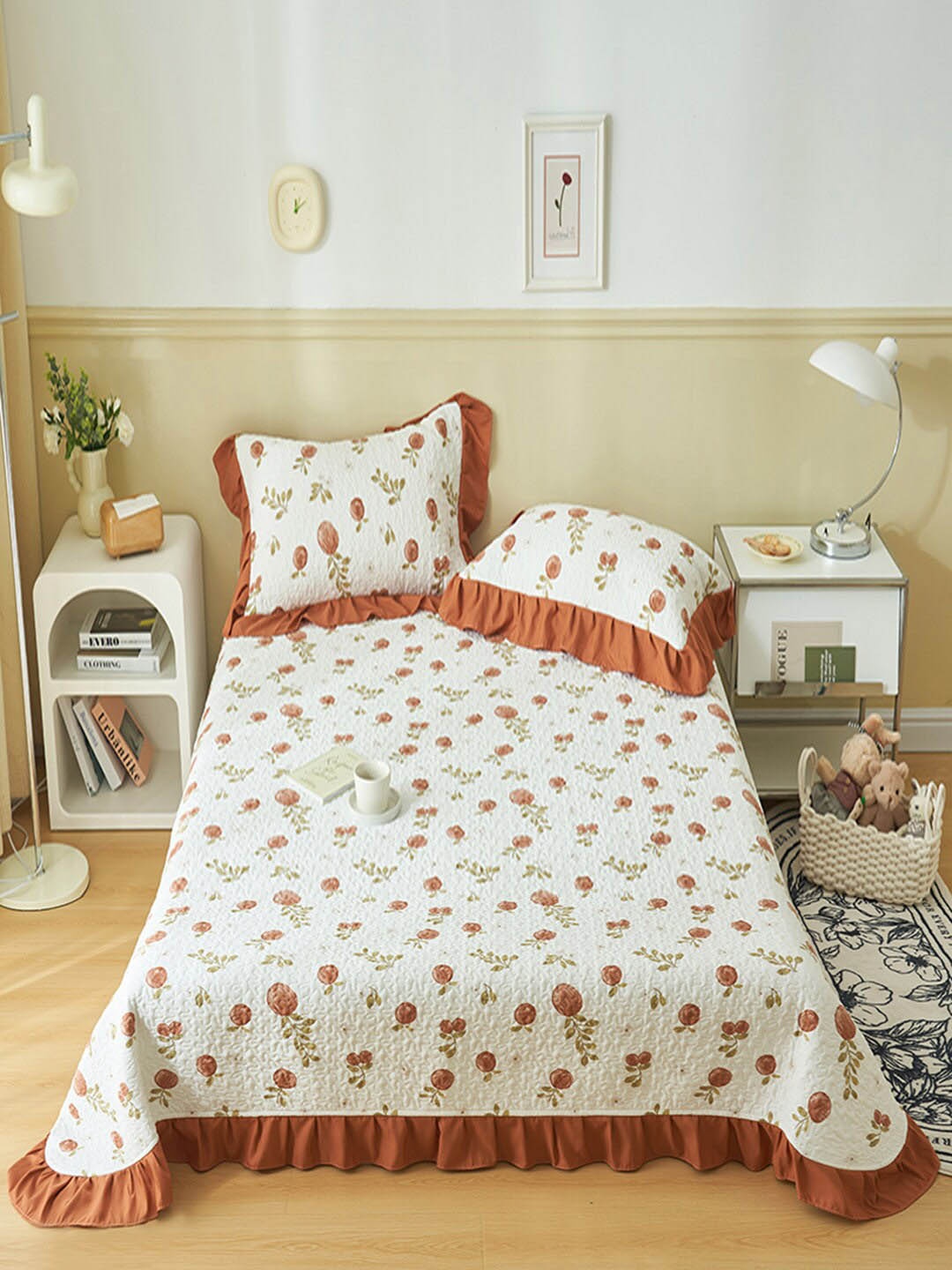 

JC Collection White & Maroon Printed Single Bed Cover With 2 Pillow Covers