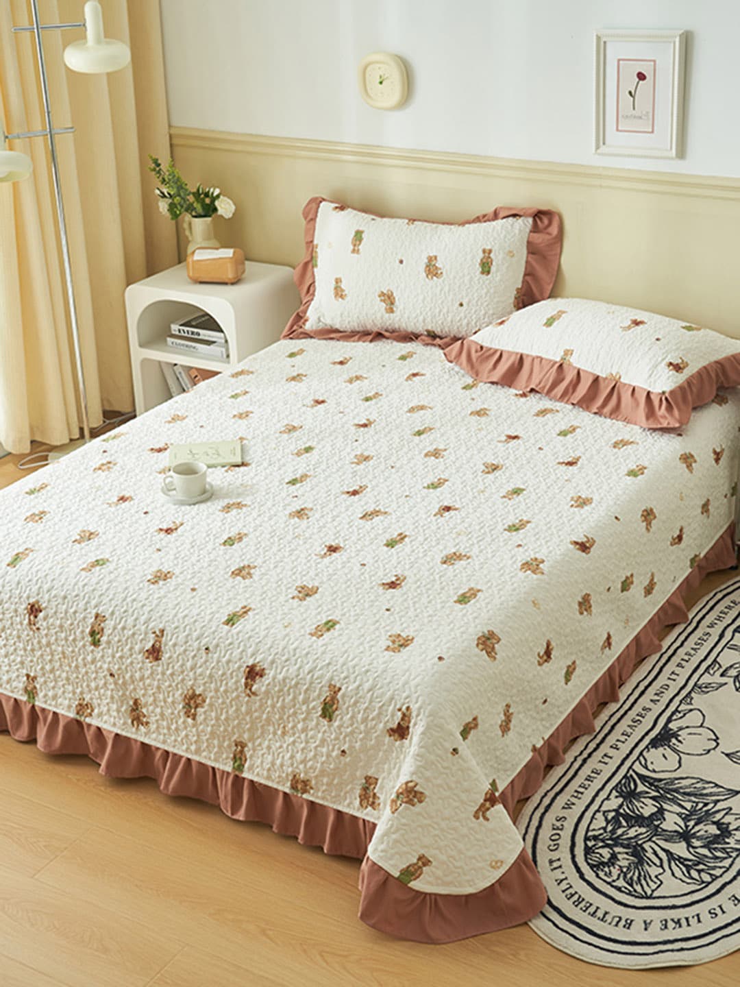 

JC Collection Brown & White Printed Double King Bed Cover With 2 Pillow Covers