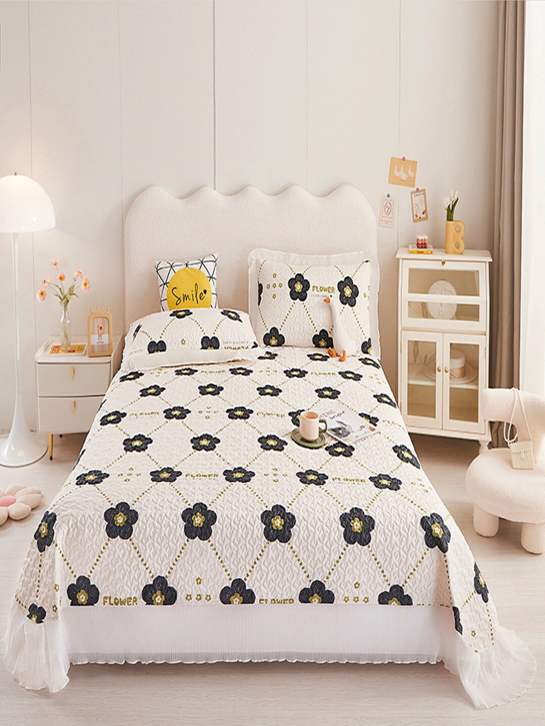 

JC Collection White Printed Double Queen Bedcover With 2 Pillow Covers