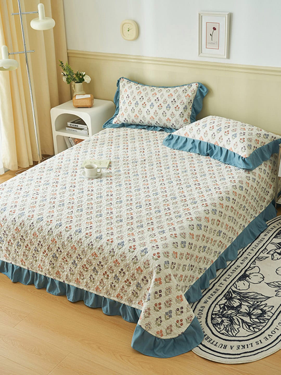 

JC Collection White & Blue Floral Printed 162 TC Double King Bedcover & 2 Pillow Covers