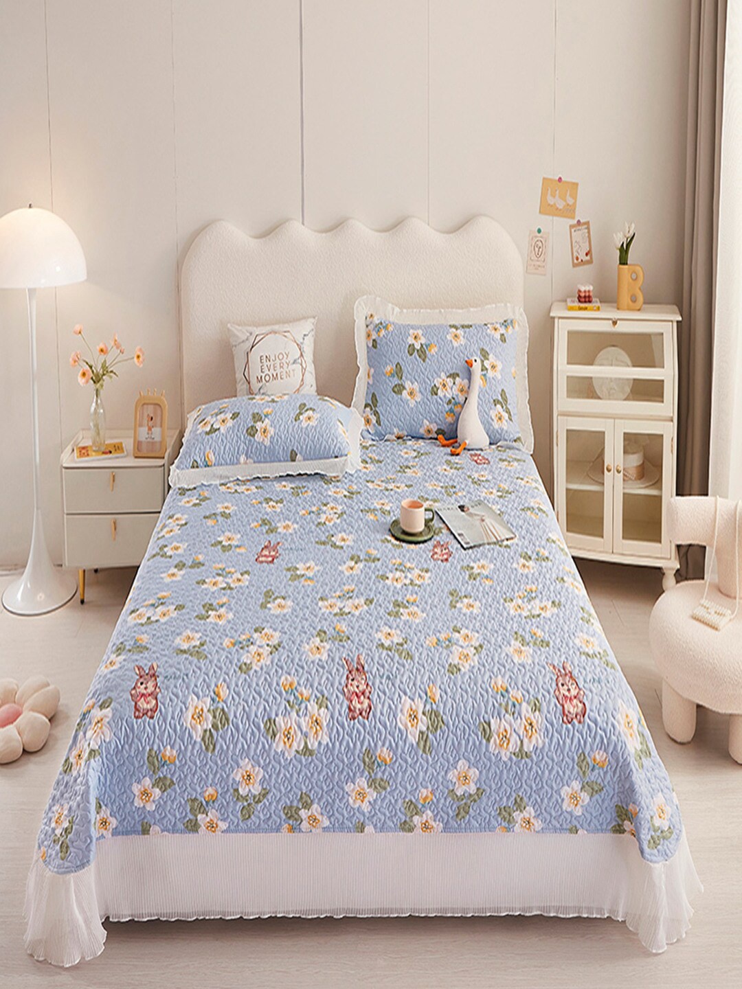 

JC Collection Blue Printed Double King Bed Cover With 2 Pillow Covers