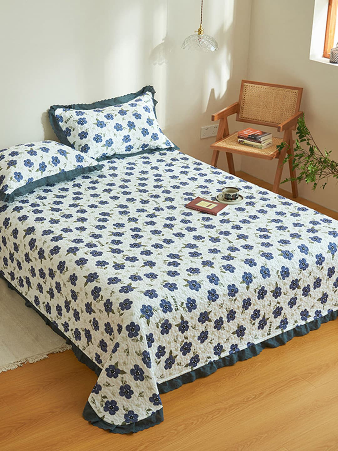 

JC Collection White & Blue Floral Printed 162 TC Queen Bed Cover With 2 Pillow Covers