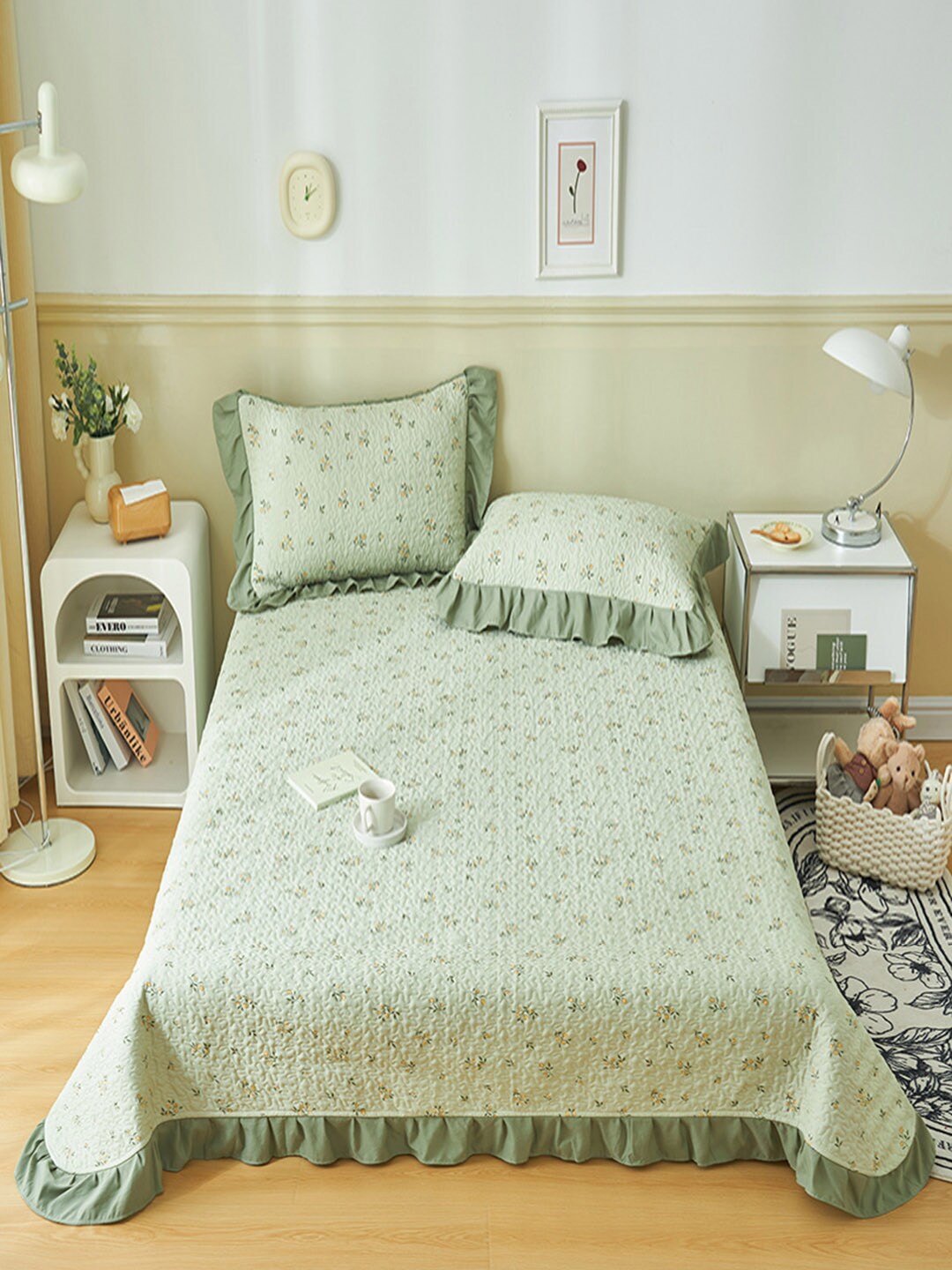 

JC Collection Green Printed Double XL Bed Cover With 2 Pillow Covers
