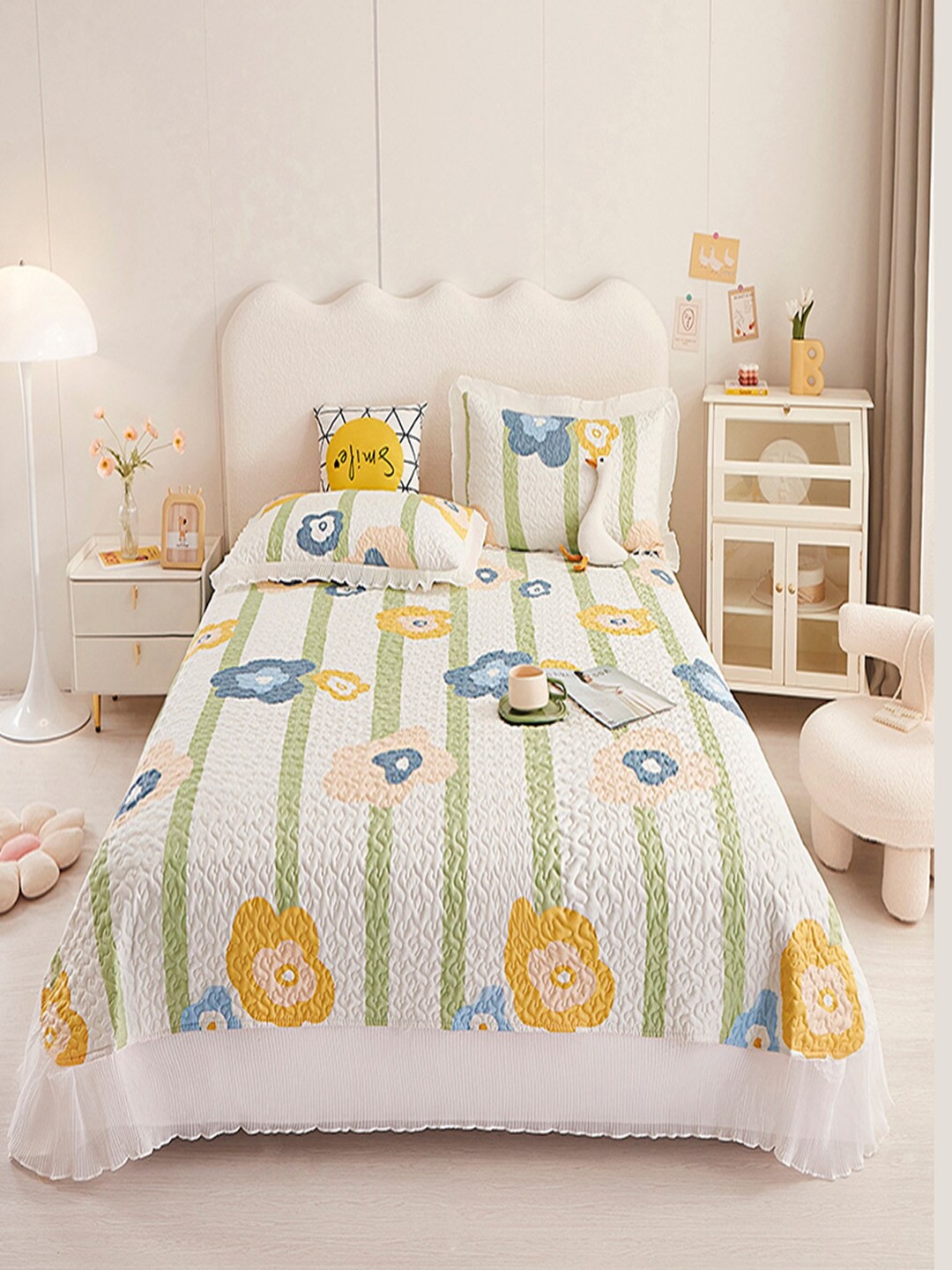 

JC Collection White & Green Printed Double King Bed Cover With 2 Pillow Covers