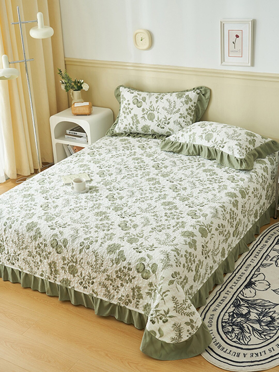 

JC Collection White & Green Floral Printed 162 TC Double King Bedcover & 2 Pillow Covers