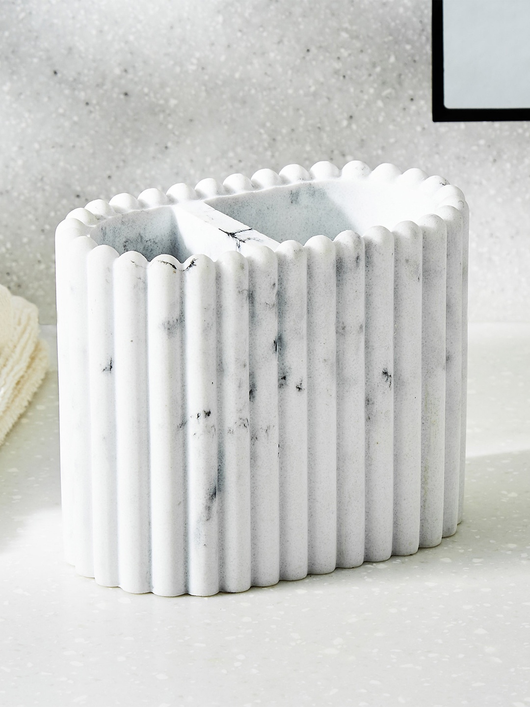 

Home Centre White & Grey Textured Essence Canyon Polyresin Tooth Brush Holder