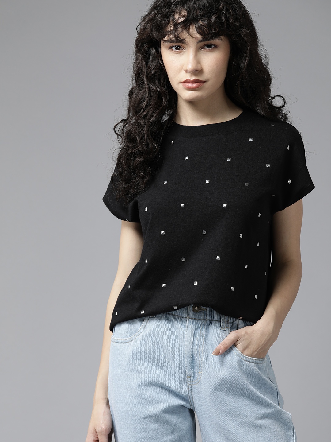 

The Roadster Lifestyle Co. Embellished Extended Sleeves T-shirt, Black