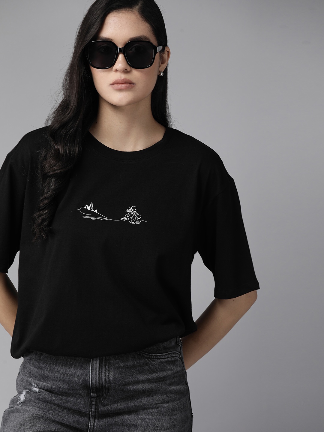 

The Roadster Lifestyle Co. Print Drop-Shoulder Sleeves Cotton Monochrome Oversized T-shirt, Black