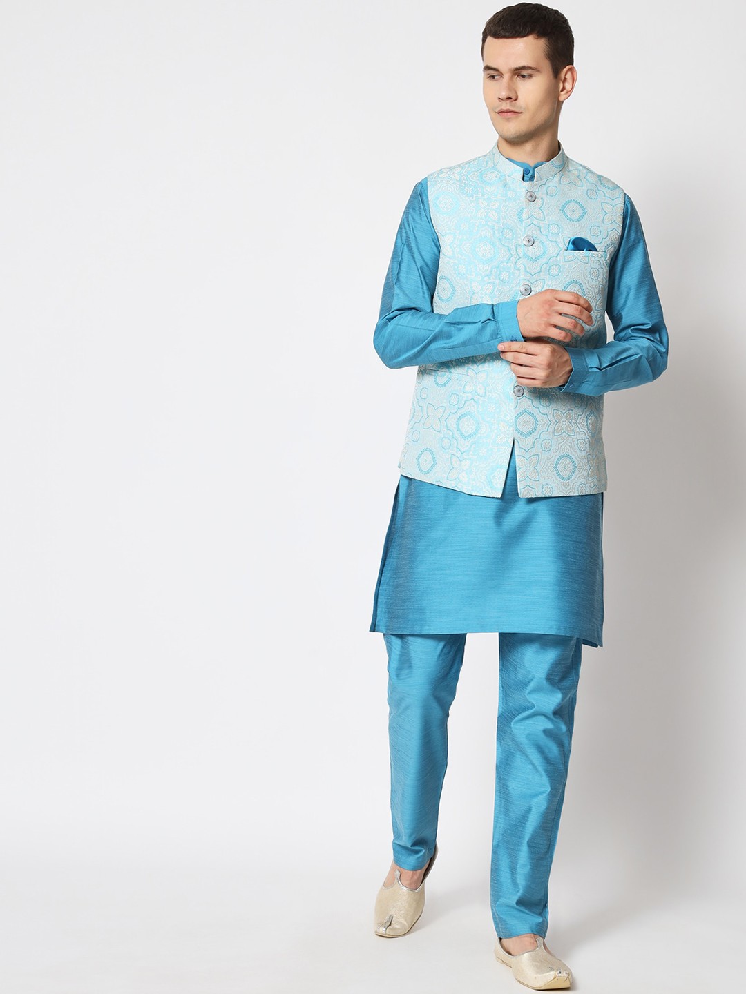

MAXENCE Band Collar Kurta With Pyjamas & Nehru Jacket, Blue
