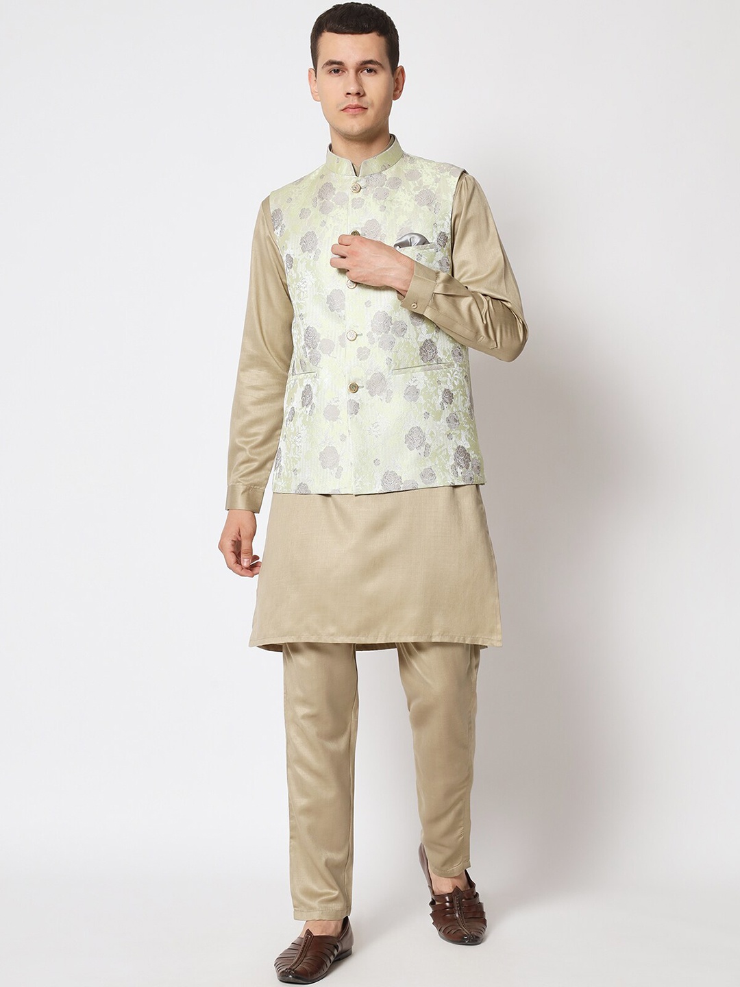 

MAXENCE Band Collar Kurta With Pyjamas & Nehru Jacket, Green