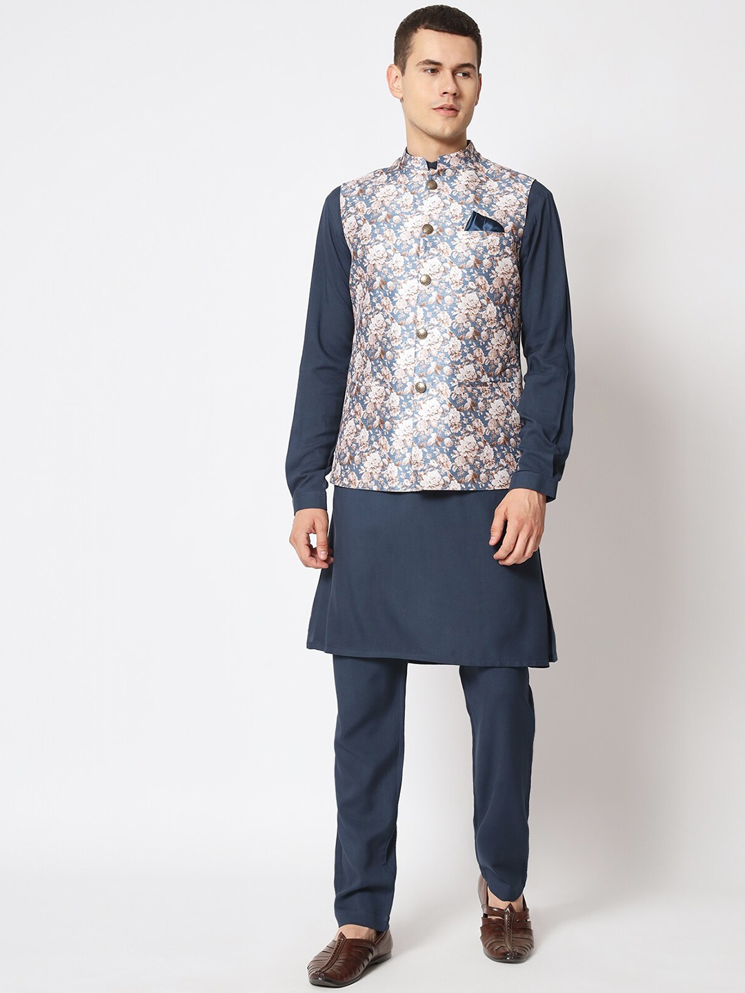 

MAXENCE Band Collar Kurta With Pyjamas & Nehru Jacket, Navy blue