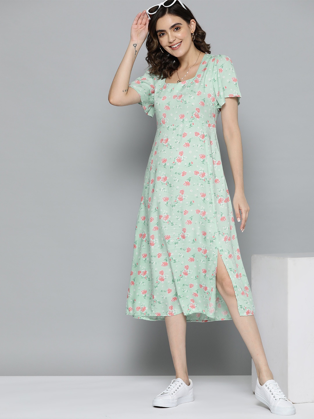 

Mast & Harbour Side Slit Floral Print Flared Sleeve A-Line Midi Sustainable Dress, Green