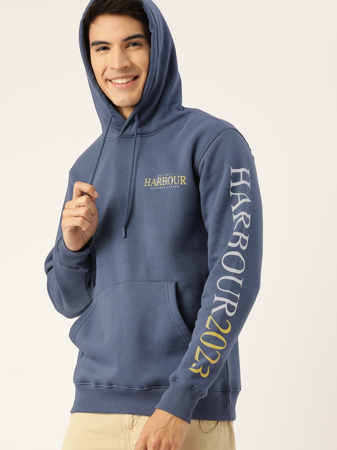 

Mast & Harbour Men Printed Detail Hooded Sweatshirt, Blue