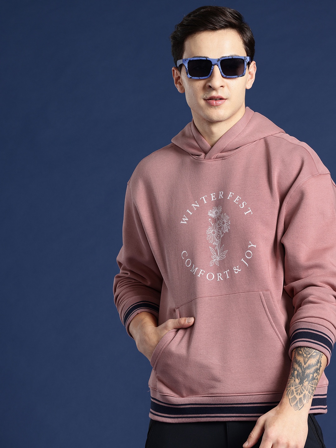 

Mast & Harbour Men Printed Hooded Sweatshirt, Rose