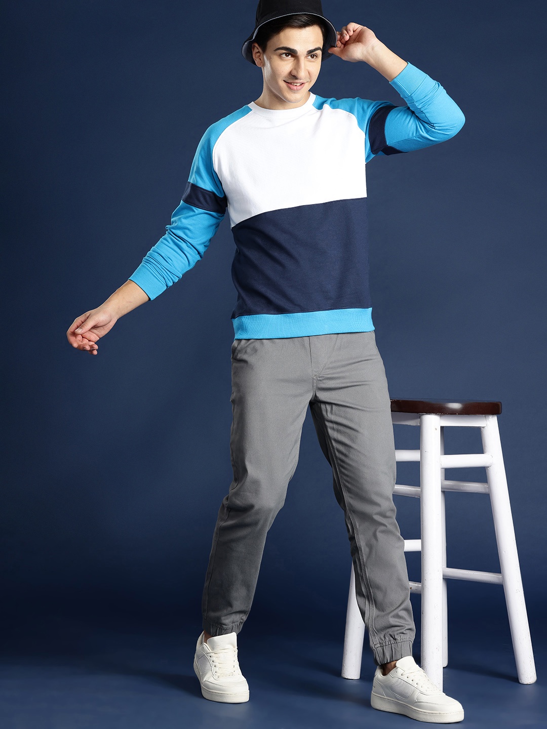 

Mast & Harbour Colourblocked Raglan Sleeves Sweatshirt, Blue