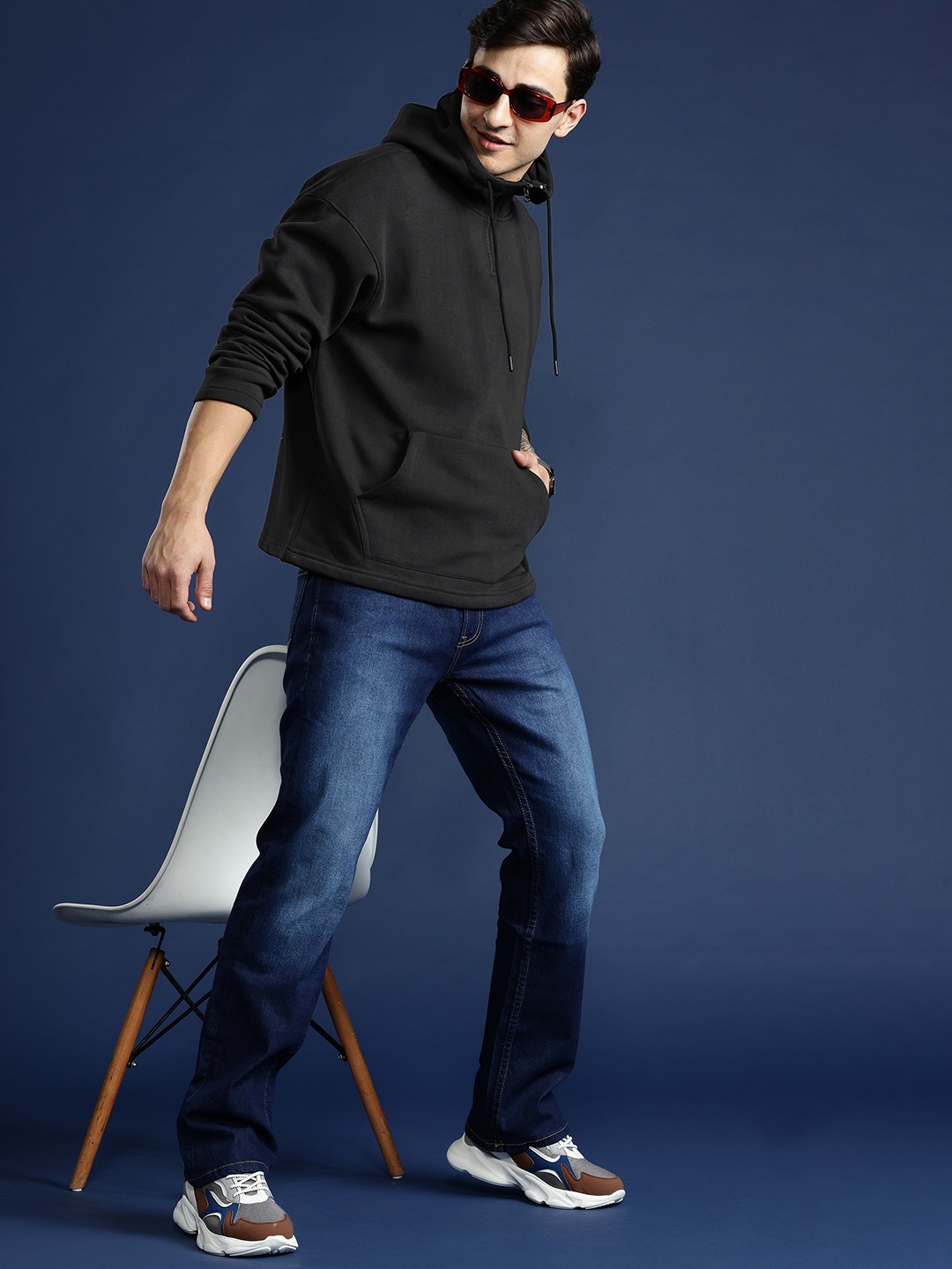 

Mast & Harbour Drop Shoulder Sleeves Hooded Sweatshirt, Black