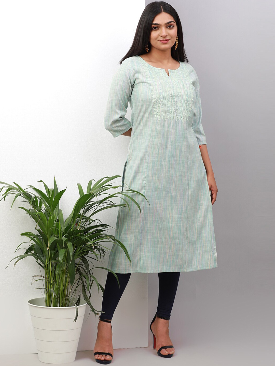 

Alena Notched Neck Ethnic Motifs Embroidered Straight Kurta, Green