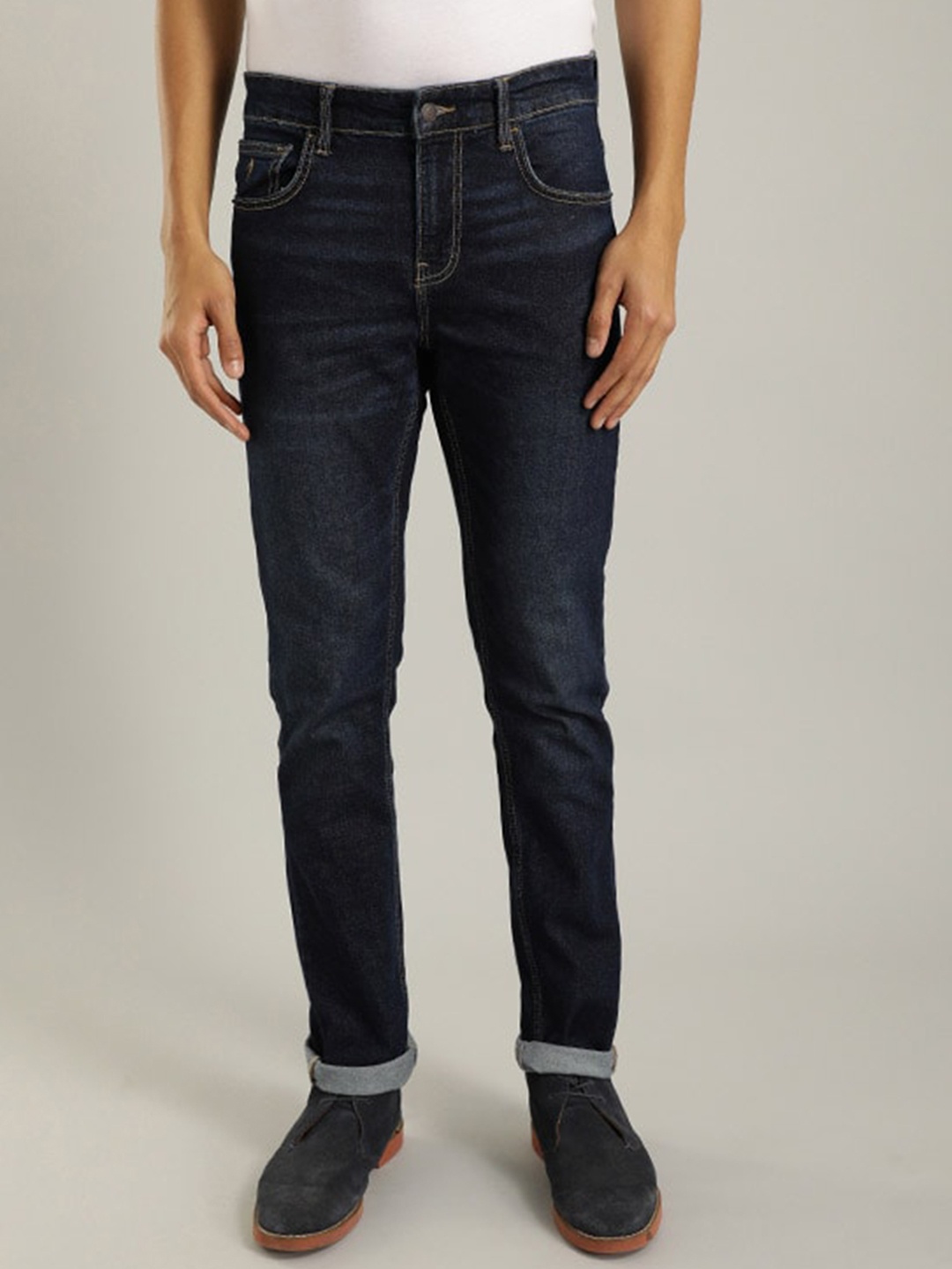 

Indian Terrain Men Brooklyn Mid Rise Light Fade Pure Cotton Jeans, Blue
