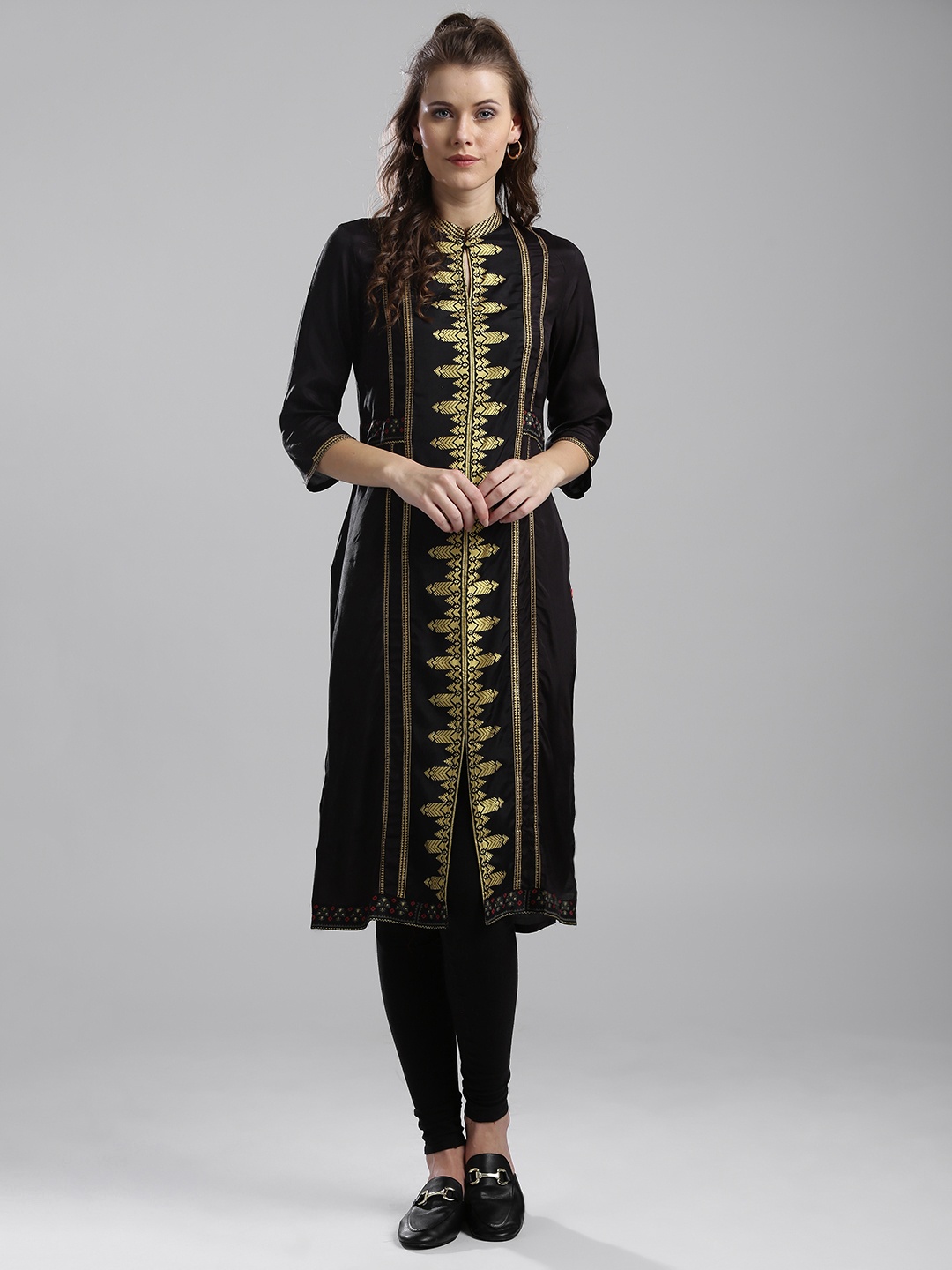 

W Women Black & Golden Printed Straight Kurta