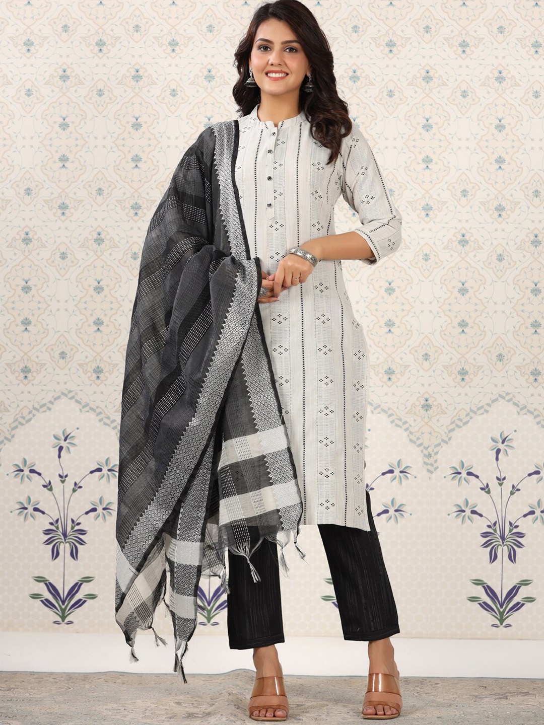 

Ode by House of Pataudi Black Woven Design Pure Cotton Kurta With Trousers & Dupatta, White