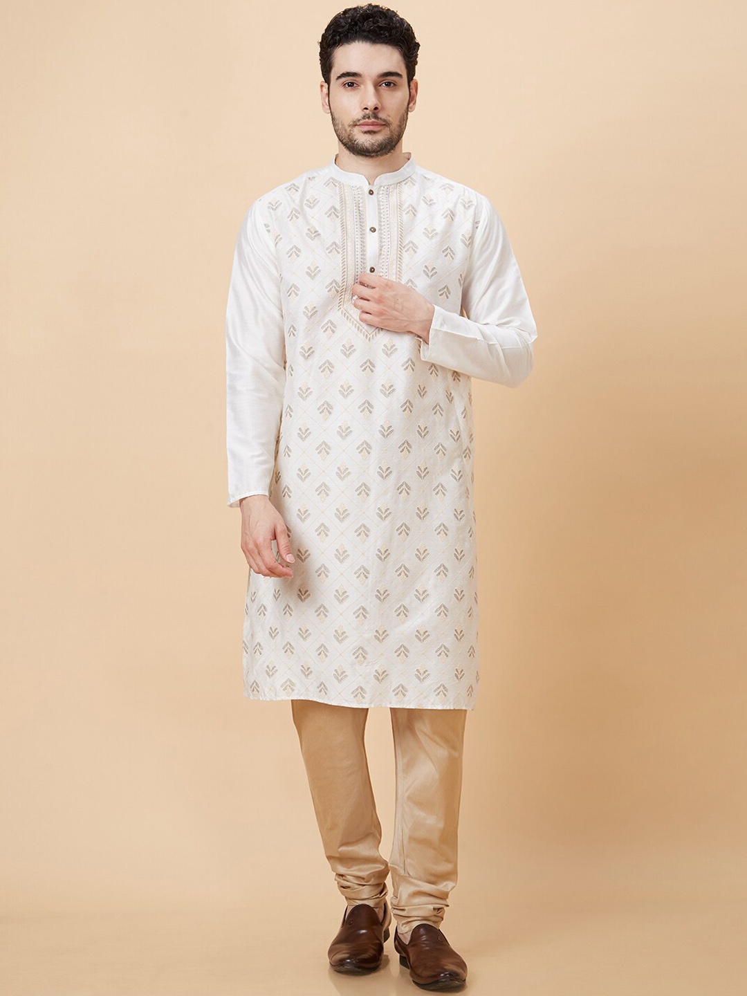 

Globus White Mandarin Collar Ethnic Motifs Printed Pure Cotton Kurta