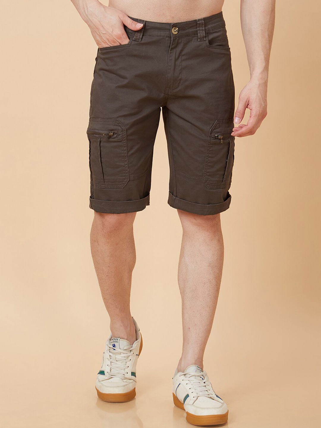 

Globus Men Stretchable Mid-Rise Cargo Shorts, Olive