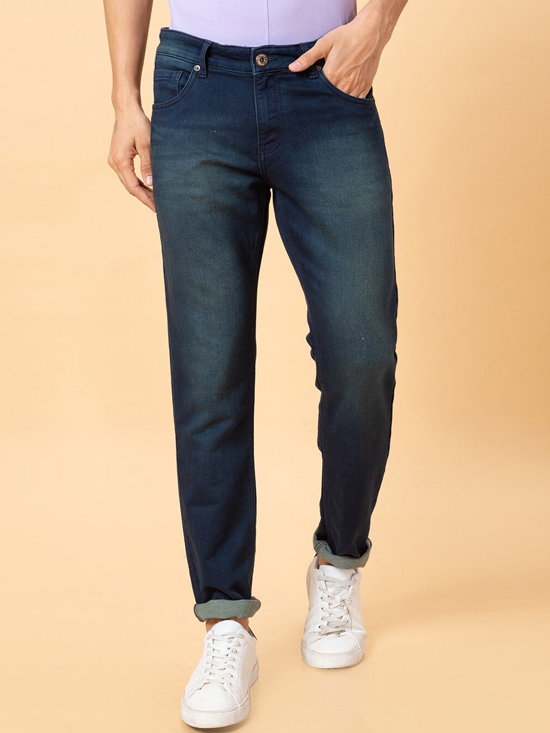 

Globus Men Blue Tapered Fit Light Fade Cotton Jeans