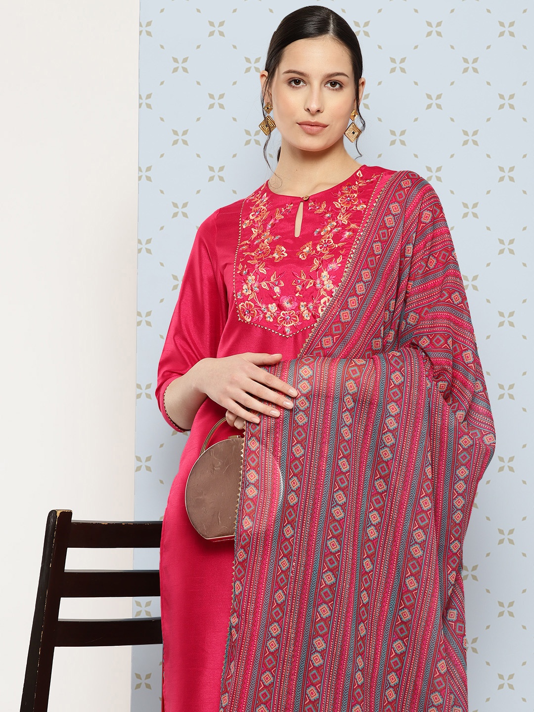 

Janasya Women Floral Embroidered Regular Thread Work Silk Crepe Kurta Set, Pink